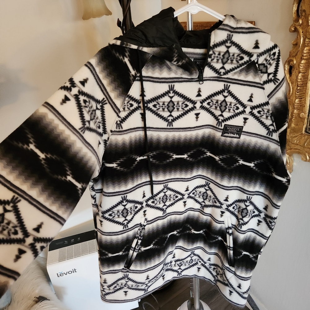 Massive Outdoor sweat shirt